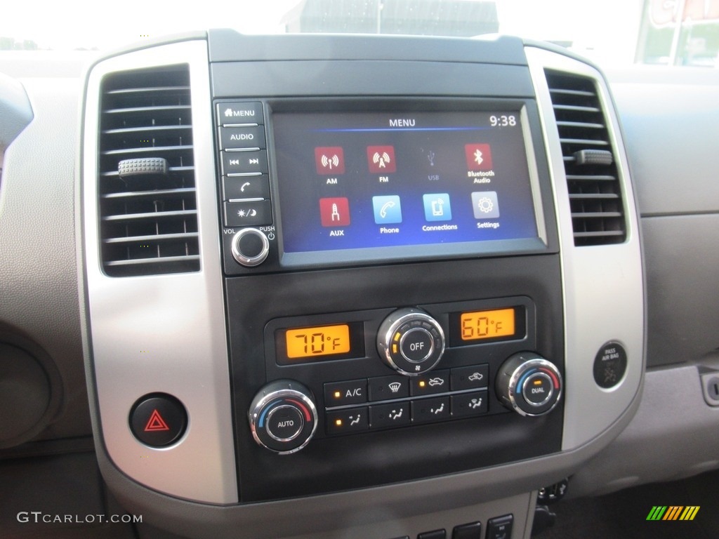 2020 Nissan Frontier SV Crew Cab 4x4 Controls Photos