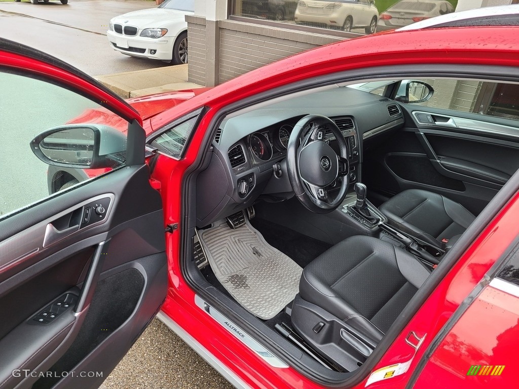 Titan Black Interior 2017 Volkswagen Golf Alltrack SE 4Motion Photo #143149401