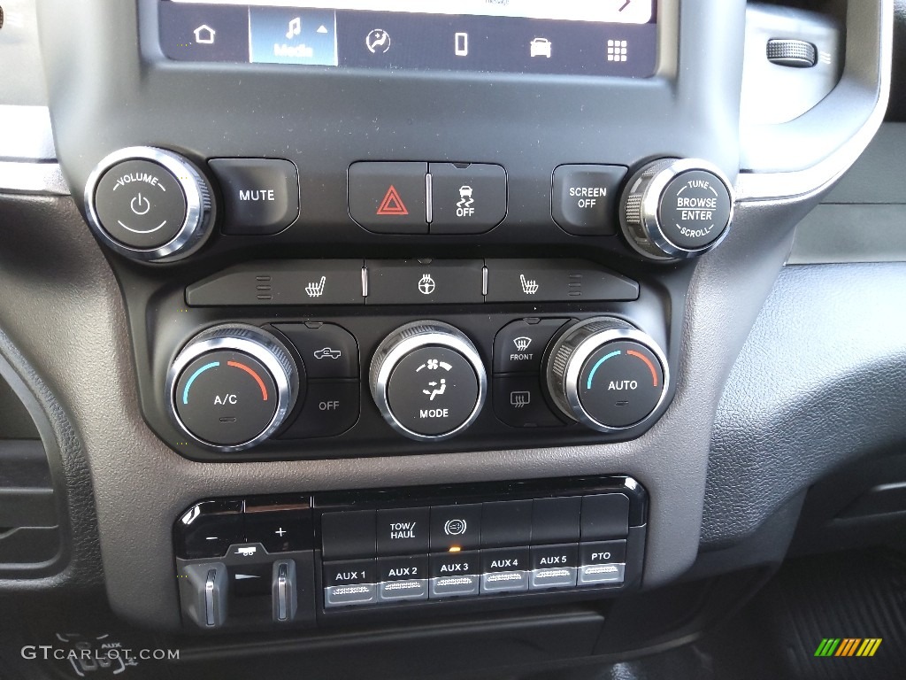 2022 Ram 4500 SLT Crew Cab 4x4 Chassis Controls Photos
