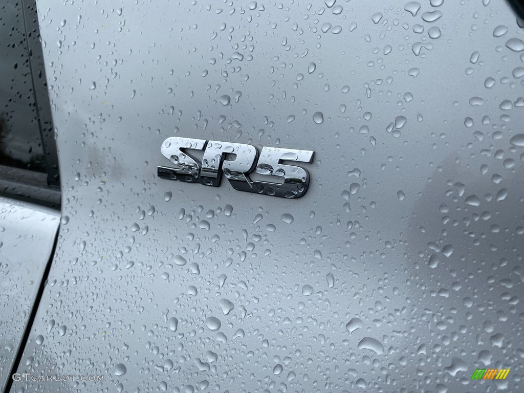 2021 Toyota 4Runner SR5 Marks and Logos Photos