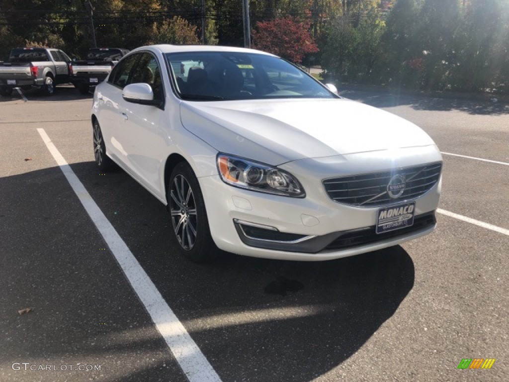 2018 S60 T5 AWD - Ice White / Beechwood/Off Black photo #2