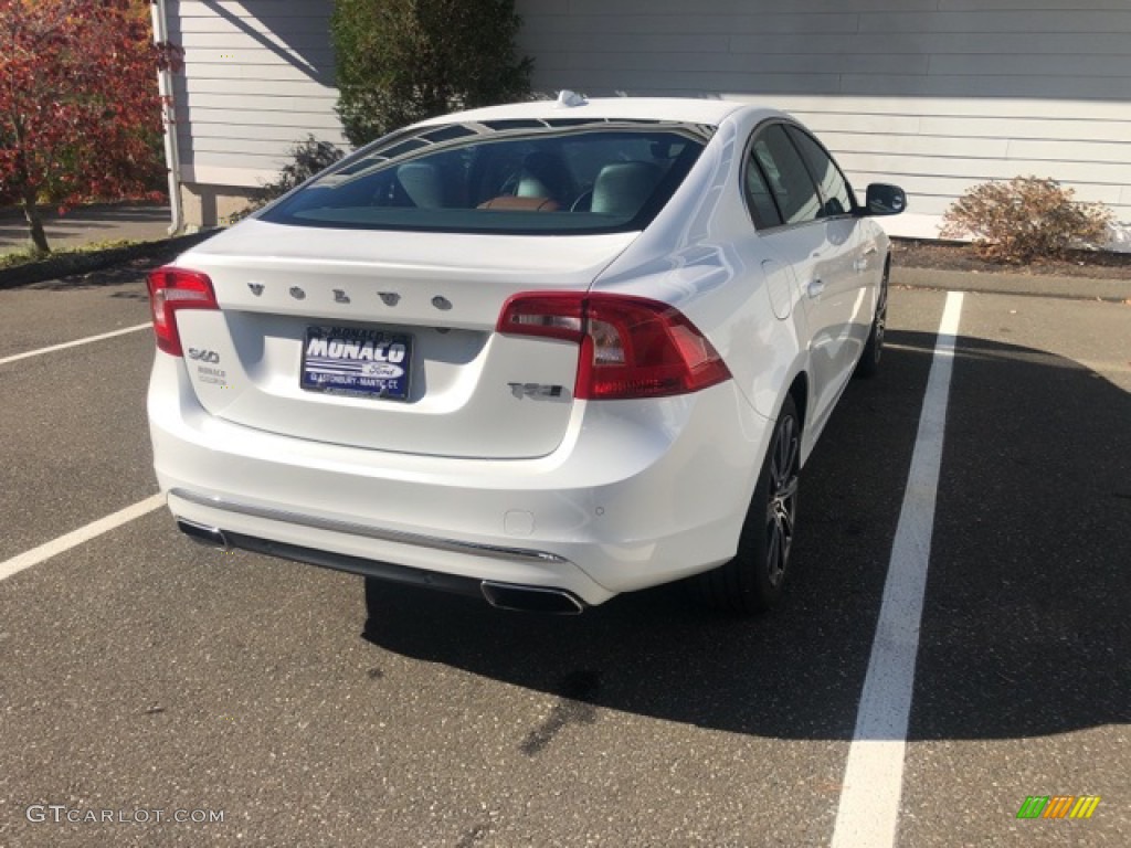 2018 S60 T5 AWD - Ice White / Beechwood/Off Black photo #4