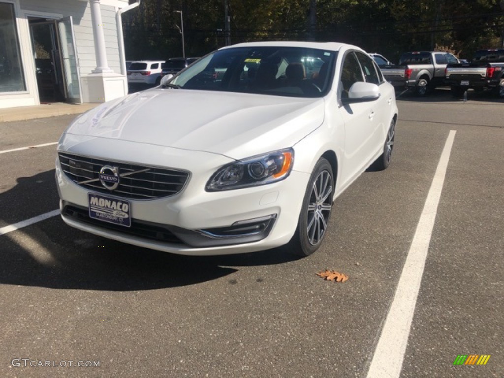 2018 S60 T5 AWD - Ice White / Beechwood/Off Black photo #8