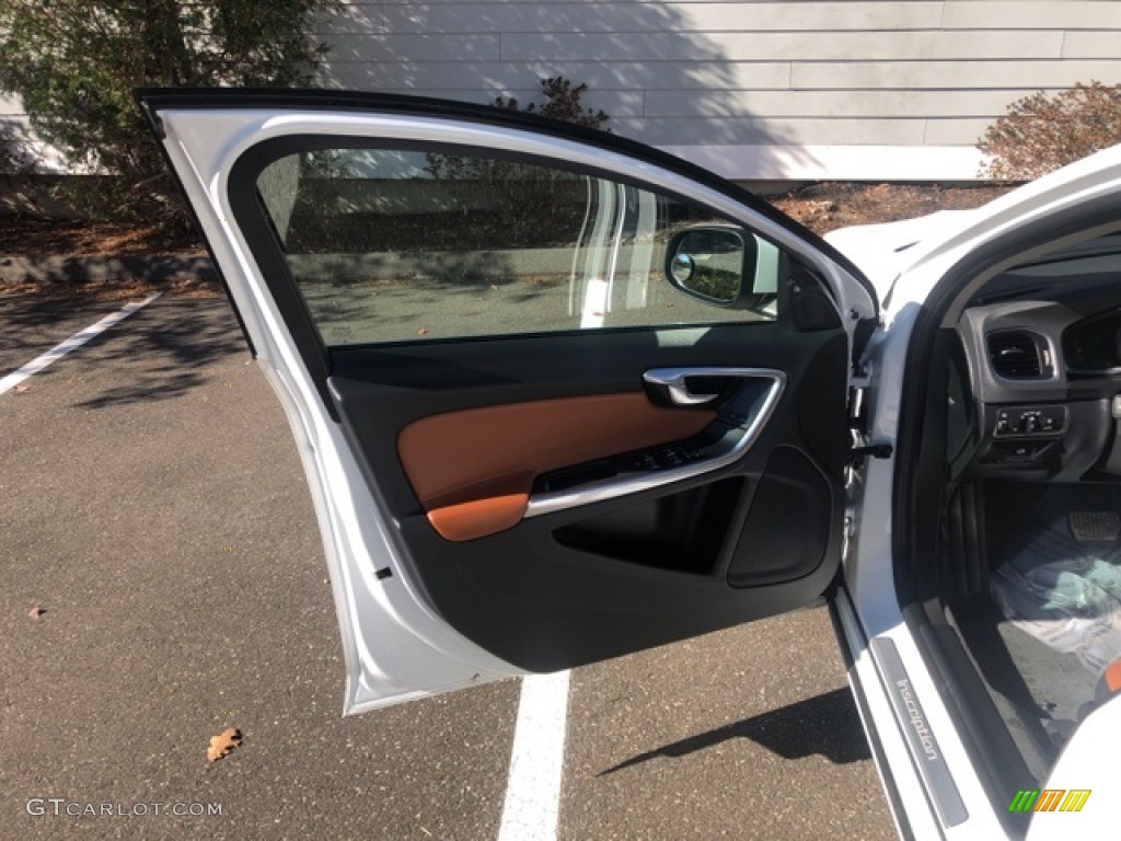 2018 S60 T5 AWD - Ice White / Beechwood/Off Black photo #9