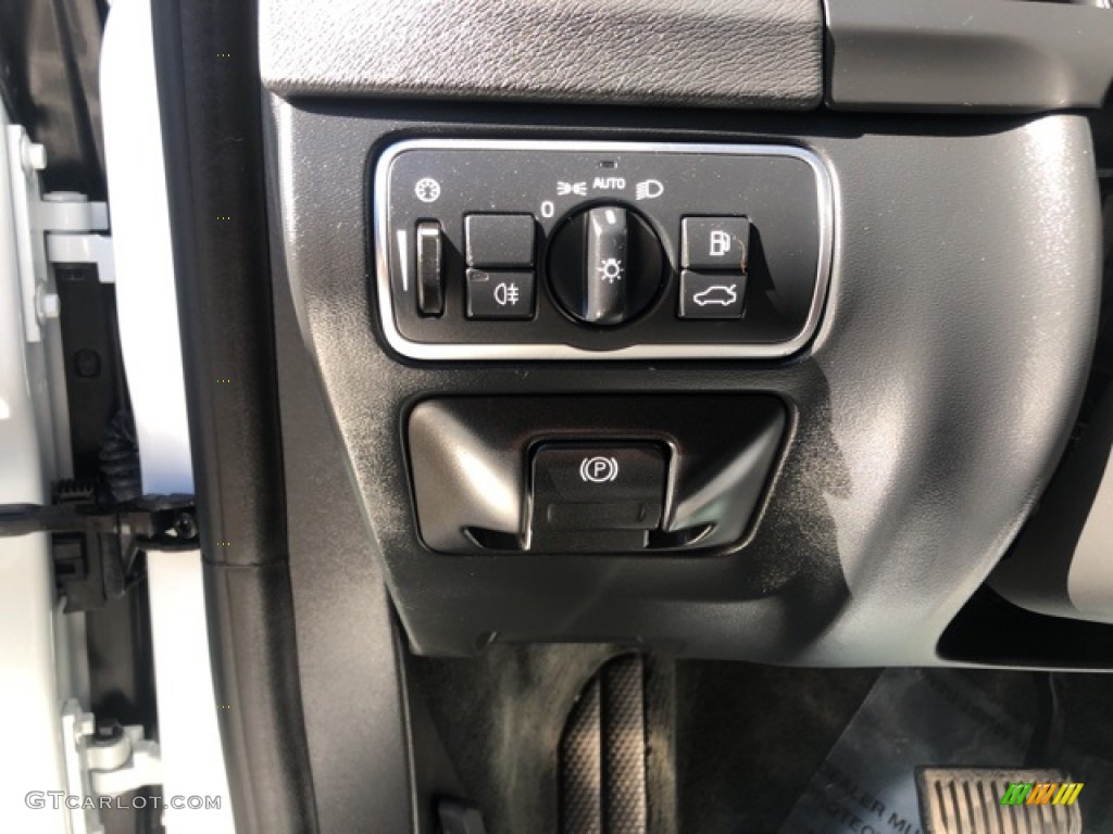 2018 S60 T5 AWD - Ice White / Beechwood/Off Black photo #11