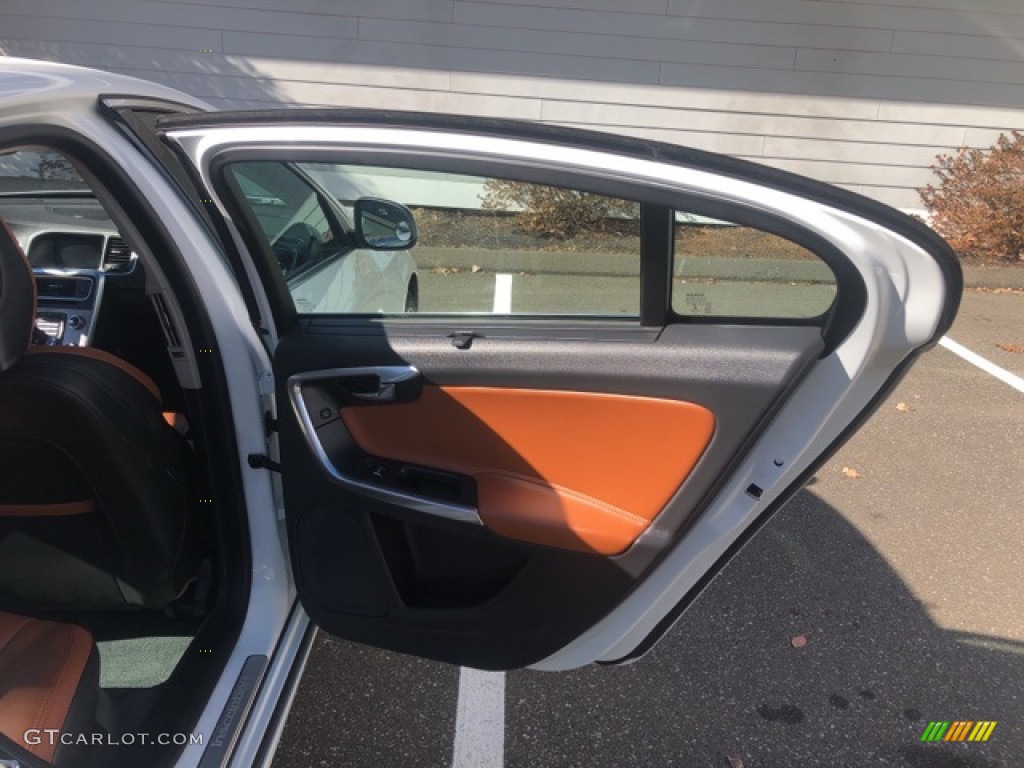 2018 S60 T5 AWD - Ice White / Beechwood/Off Black photo #26