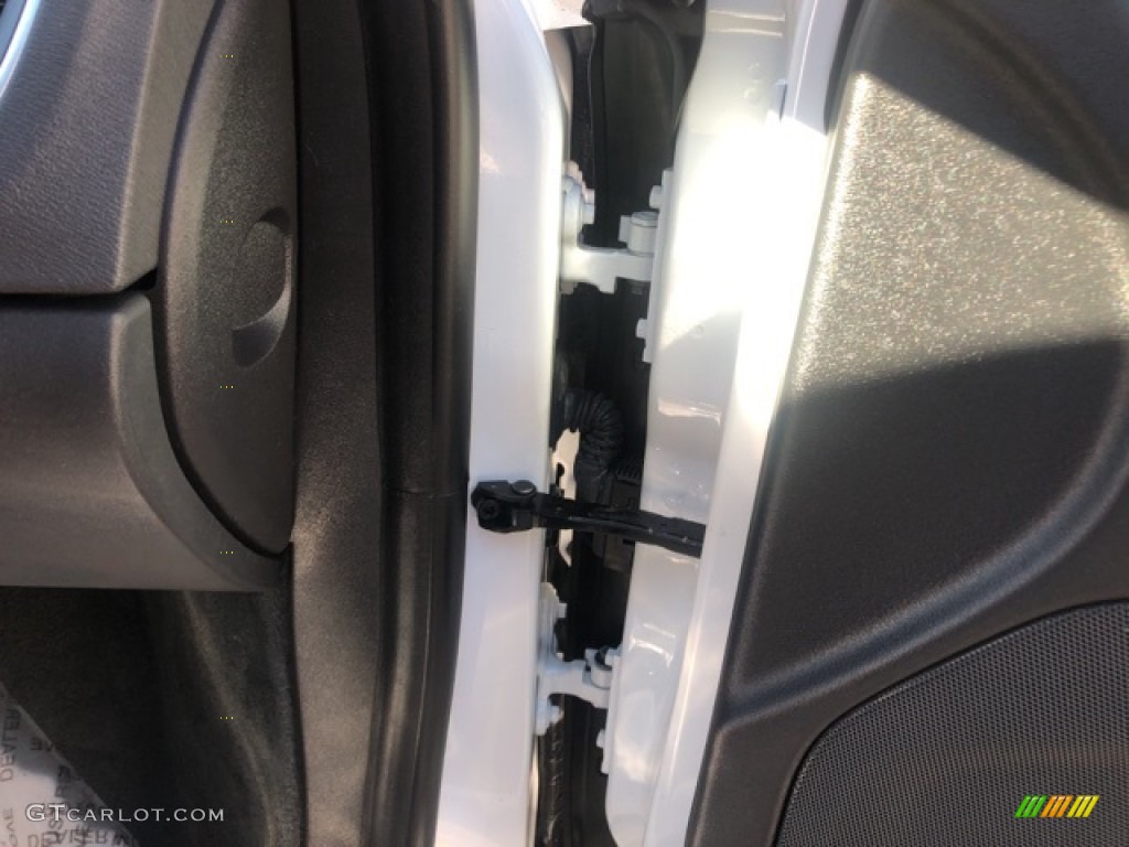 2018 S60 T5 AWD - Ice White / Beechwood/Off Black photo #32