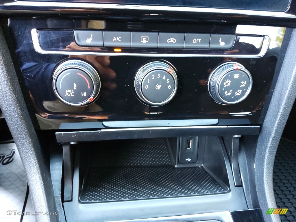 2020 Volkswagen Golf GTI Autobahn Controls Photos