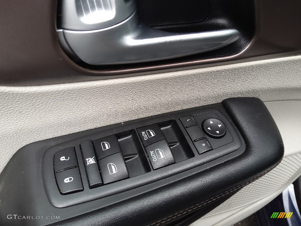 2018 Pacifica Touring L - Jazz Blue Pearl / Black/Alloy photo #12