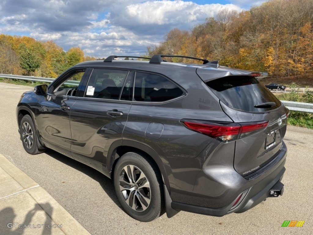 Magnetic Gray Metallic 2022 Toyota Highlander XLE AWD Exterior Photo #143163704