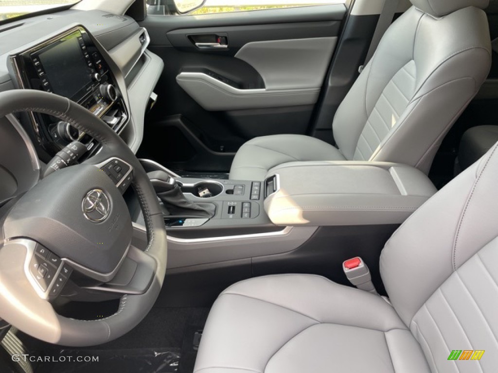 2022 Toyota Highlander XLE AWD Front Seat Photo #143163737
