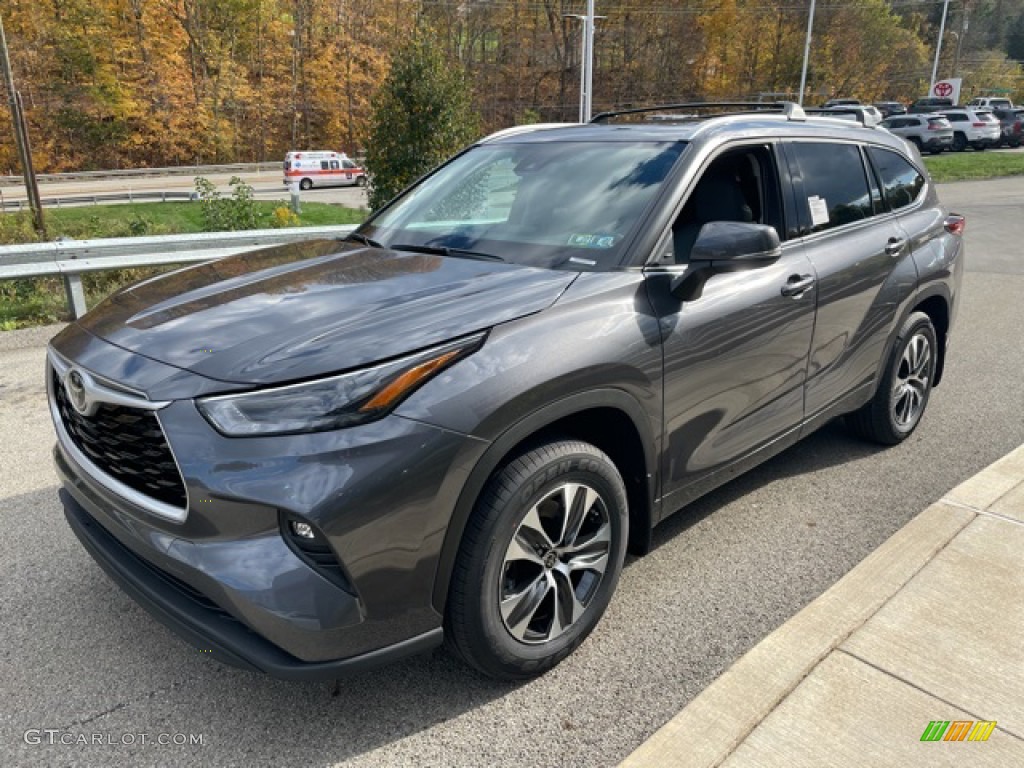 Magnetic Gray Metallic 2022 Toyota Highlander XLE AWD Exterior Photo #143163800