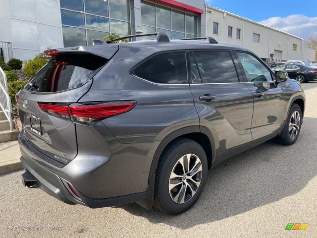 Magnetic Gray Metallic 2022 Toyota Highlander XLE AWD Exterior Photo #143163839