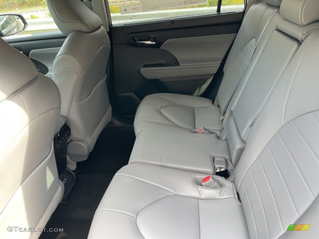 2022 Toyota Highlander XLE AWD Rear Seat Photo #143164088