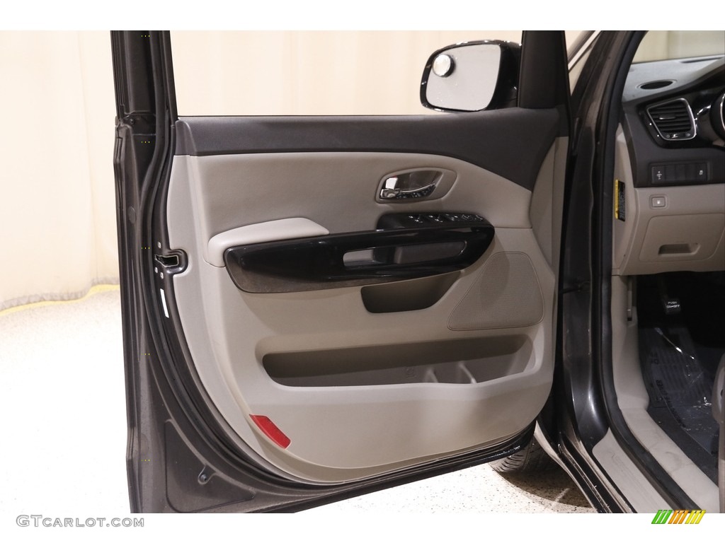 2016 Kia Sedona EX Gray Door Panel Photo #143167808