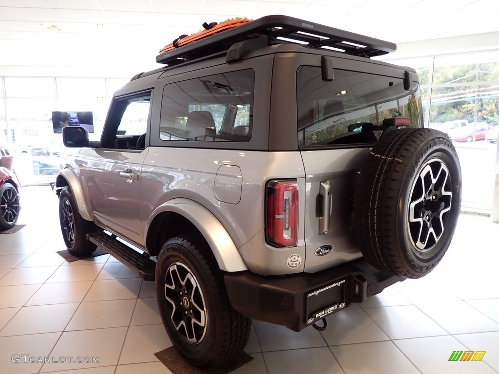 2021 Bronco Outer Banks 4x4 2-Door - Iconic Silver / Space Gray/Navy Pier photo #4