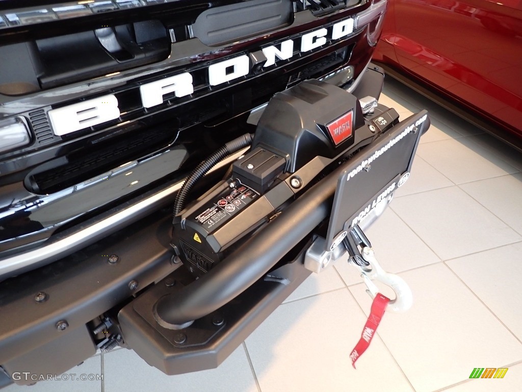 2021 Ford Bronco Outer Banks 4x4 2-Door Parts Photos