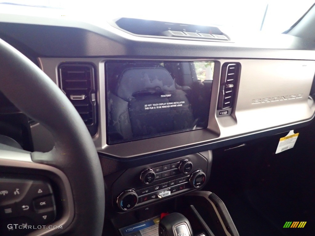 2021 Bronco Outer Banks 4x4 2-Door - Iconic Silver / Space Gray/Navy Pier photo #17