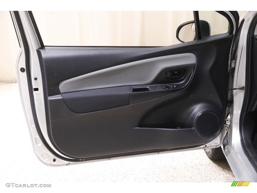 2015 Toyota Yaris 3-Door L Door Panel Photos
