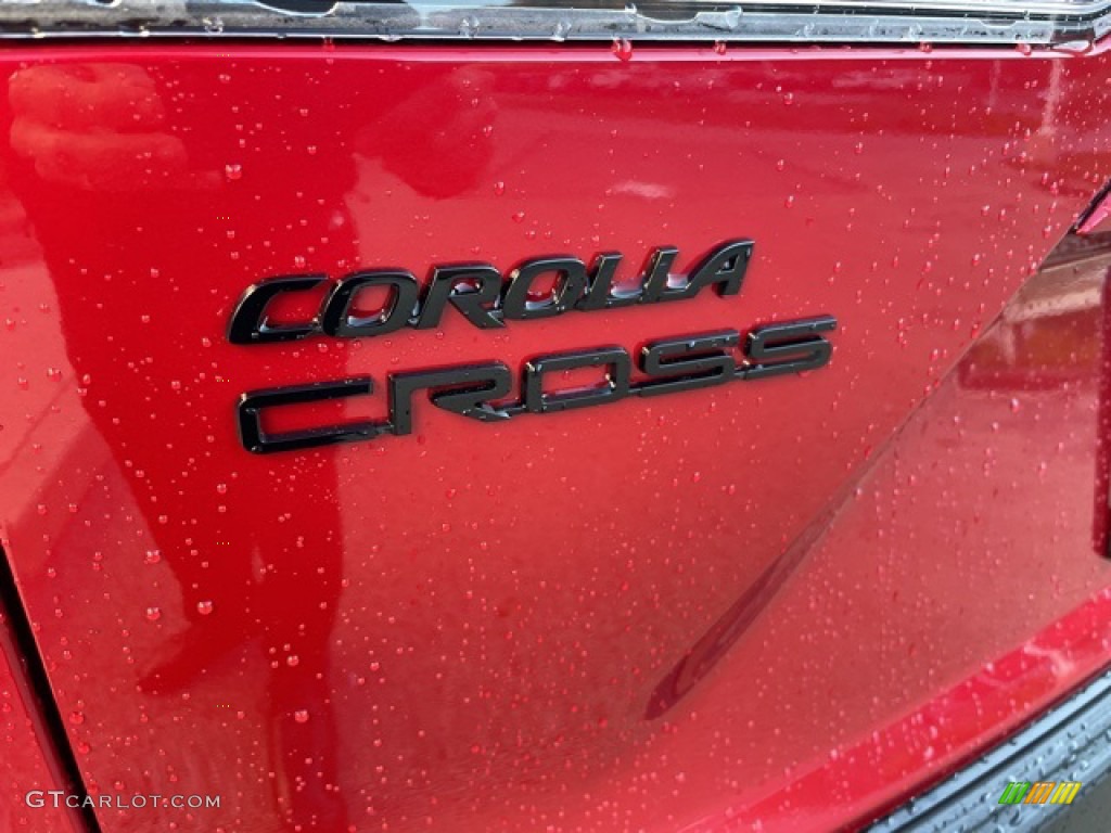 2022 Toyota Corolla Cross LE Marks and Logos Photos
