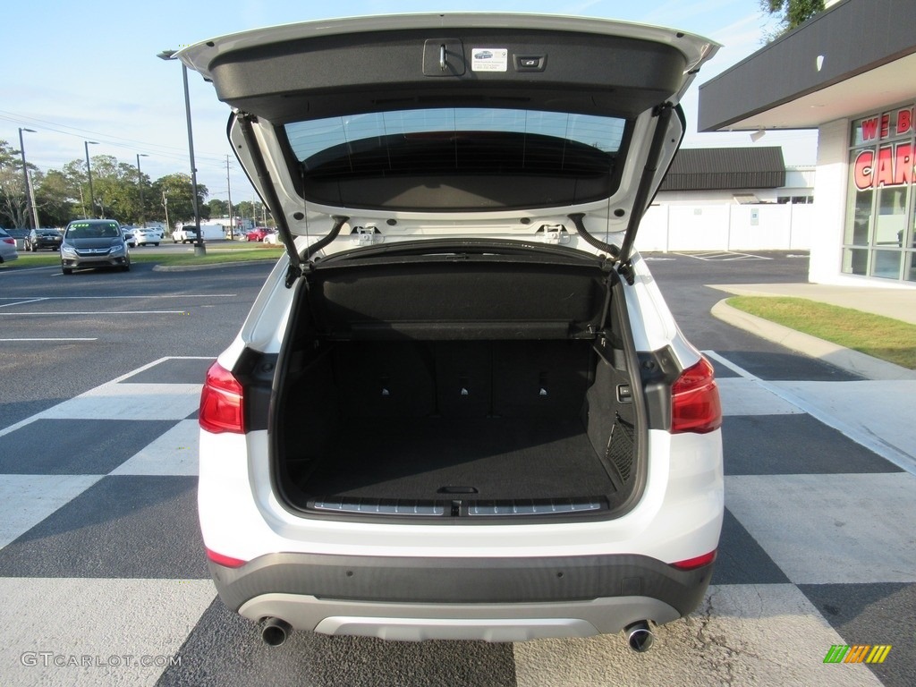 2017 X1 sDrive28i - Alpine White / Black photo #5