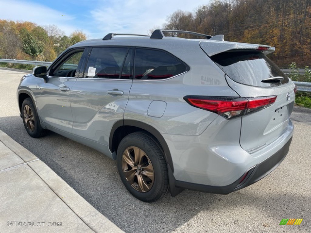 Moondust 2022 Toyota Highlander Hybrid Bronze Edition AWD Exterior Photo #143179441
