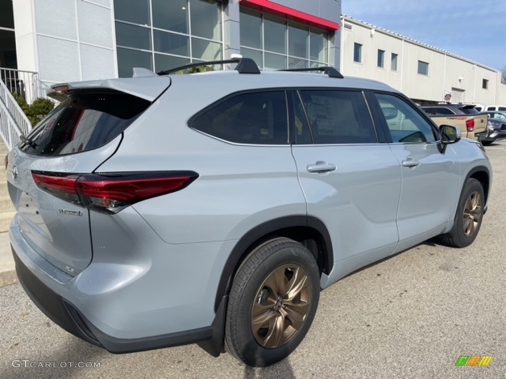 Moondust 2022 Toyota Highlander Hybrid Bronze Edition AWD Exterior Photo #143179600