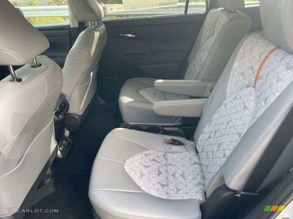 2022 Toyota Highlander Hybrid Bronze Edition AWD Interior Color Photos