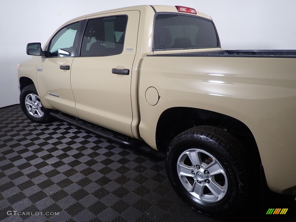 2017 Tundra SR5 CrewMax 4x4 - Quicksand / Black photo #17