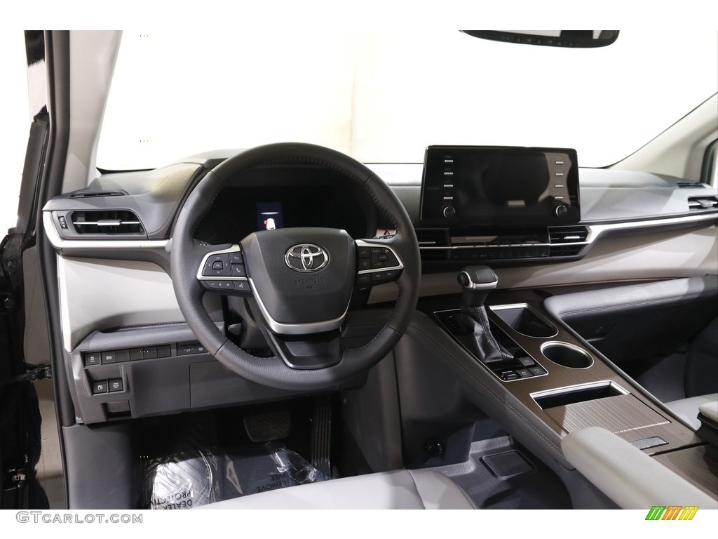 2021 Toyota Sienna XLE AWD Hybrid Dashboard Photos