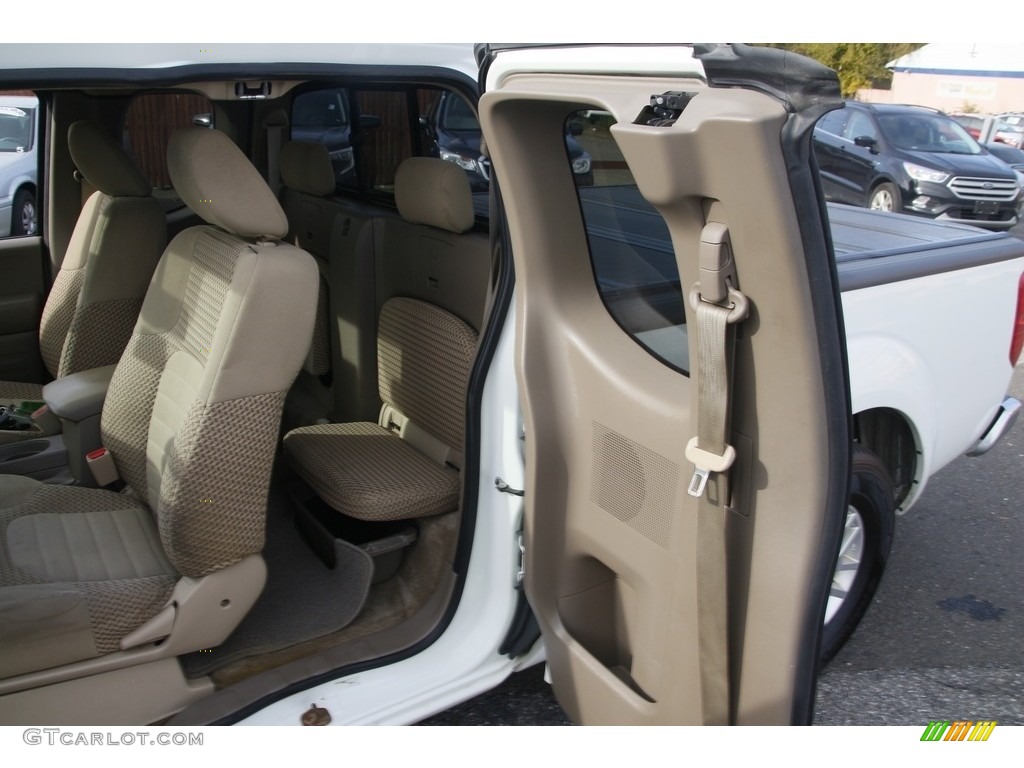 2017 Nissan Frontier SV King Cab 4x4 Beige Door Panel Photo #143198538