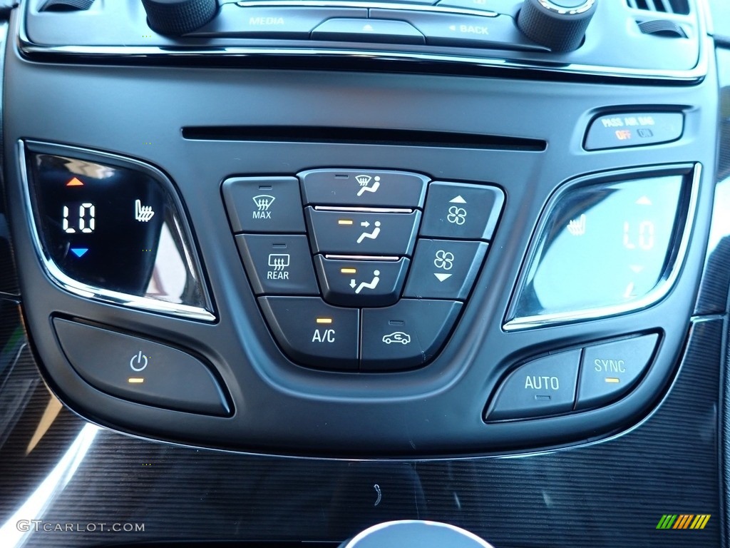 2015 Buick Regal AWD Controls Photos