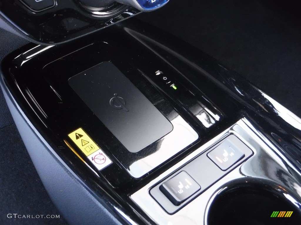 2020 Prius L Eco - Super White / Black photo #16