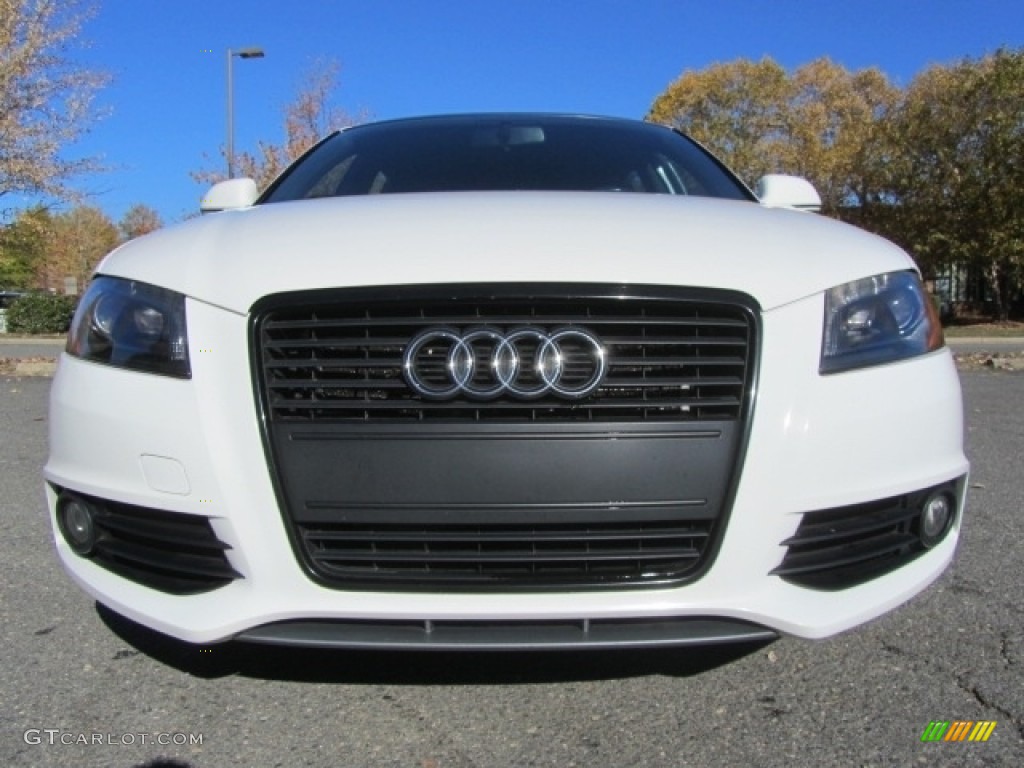 2010 A3 2.0 TFSI - Ibis White / Black photo #4