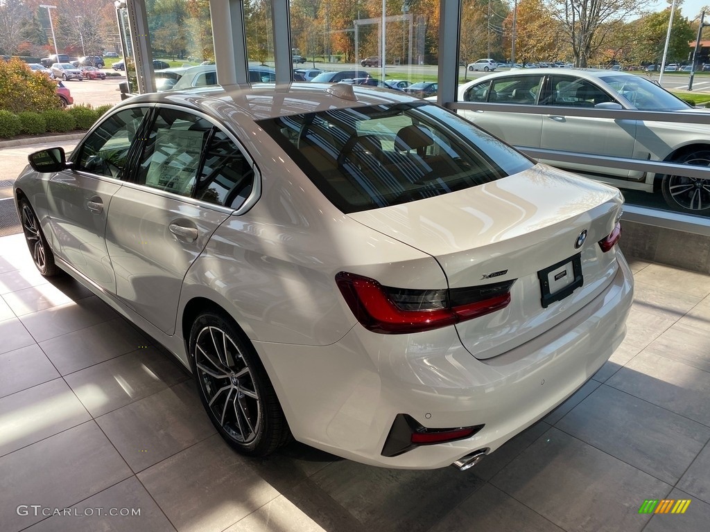 2022 3 Series 330i xDrive Sedan - Mineral White Metallic / Cognac photo #2