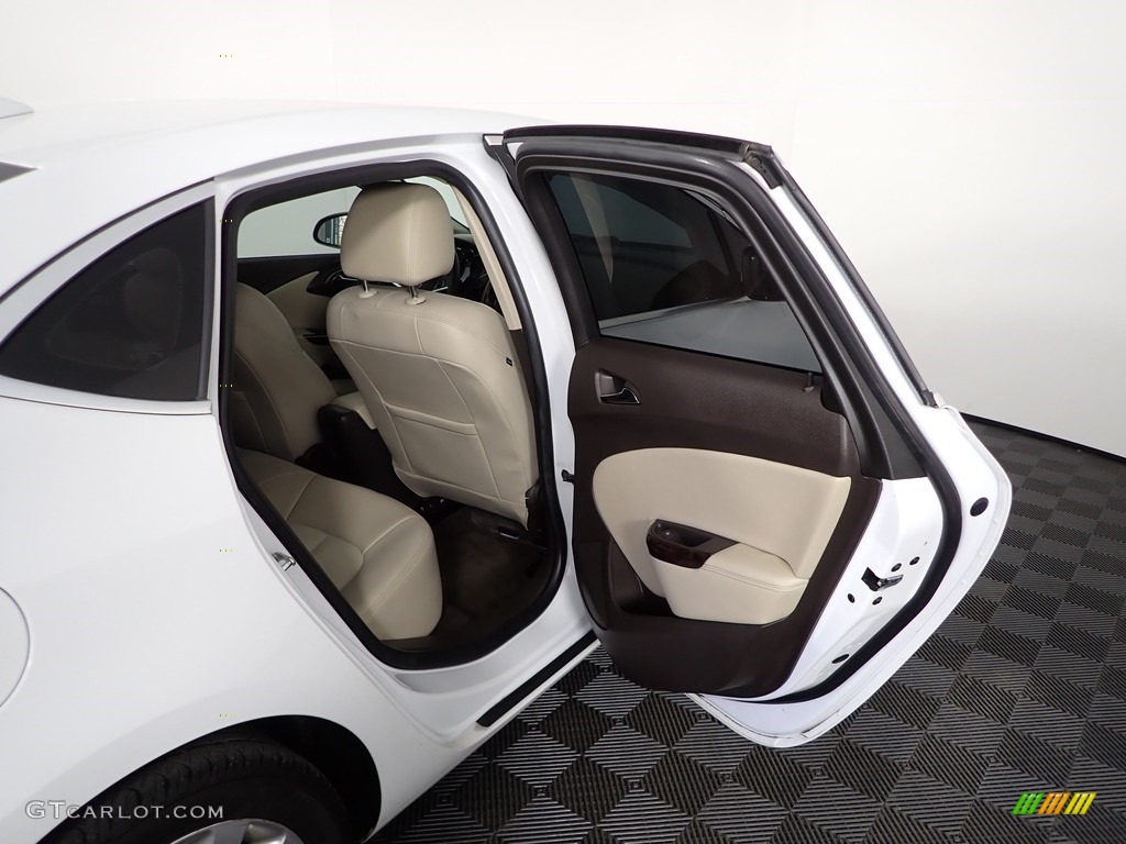 2015 Verano  - Summit White / Cashmere photo #31