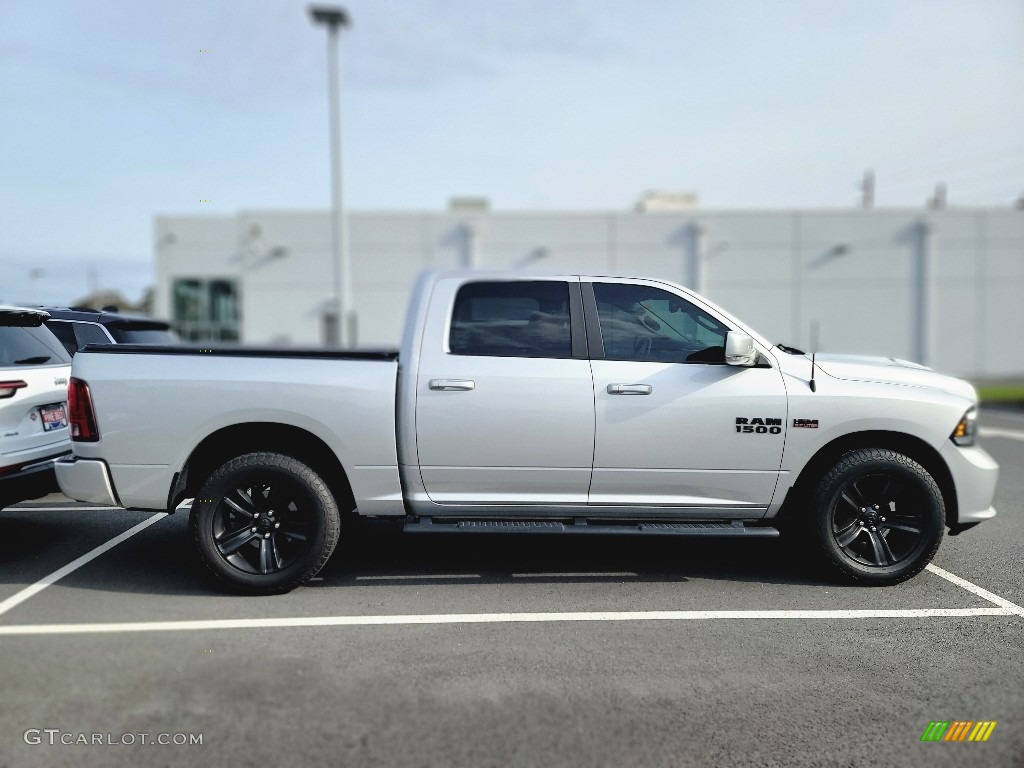 2018 1500 Sport Crew Cab 4x4 - Bright Silver Metallic / Black photo #3