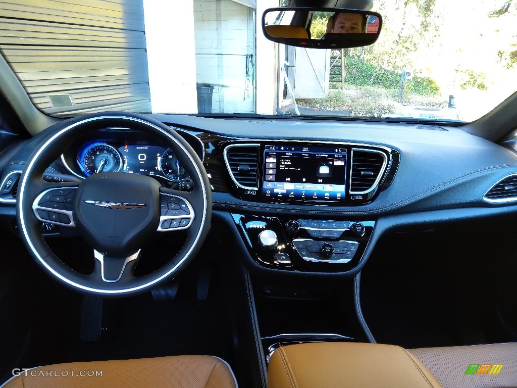 2021 Chrysler Pacifica Pinnacle AWD Dashboard Photos