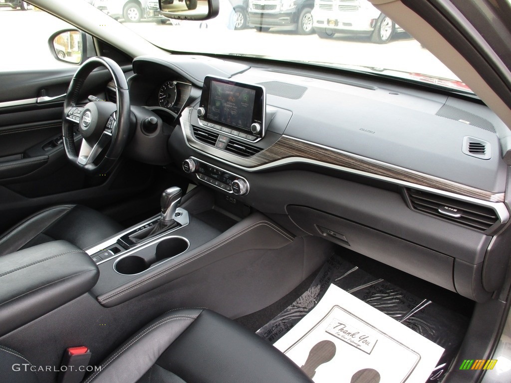 2019 Nissan Altima SL Dashboard Photos