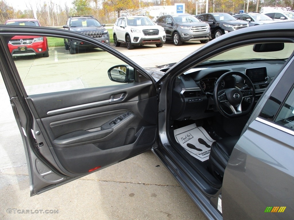 2019 Nissan Altima SL Door Panel Photos