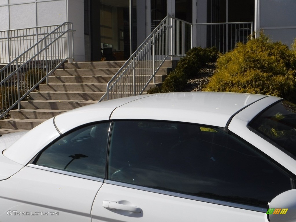 2012 200 S Convertible - Bright White / Black photo #18