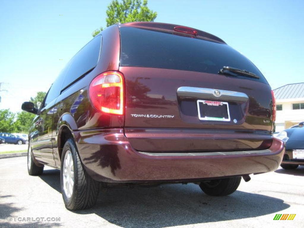 2003 Town & Country LXi - Deep Molten Red Pearl / Taupe photo #9