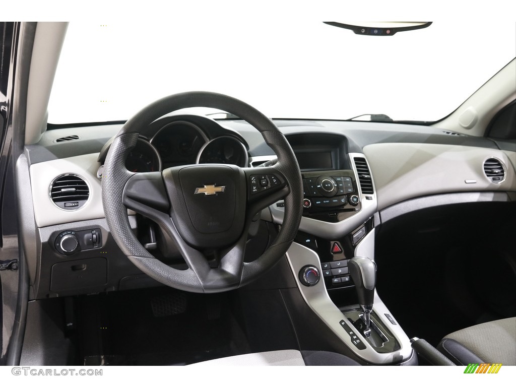 2015 Cruze LS - Blue Ray Metallic / Jet Black/Medium Titanium photo #6