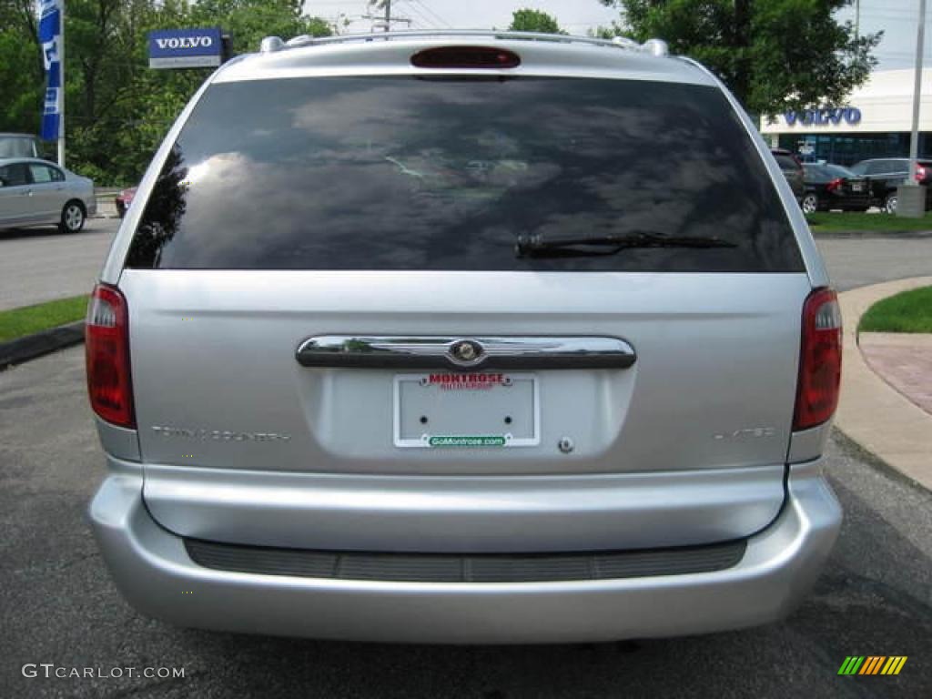 2003 Town & Country Limited - Bright Silver Metallic / Navy Blue photo #7