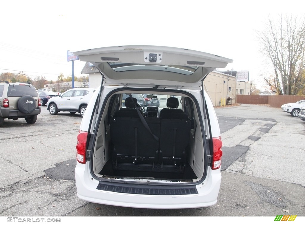 2016 Grand Caravan SE - Bright White / Black/Light Graystone photo #12