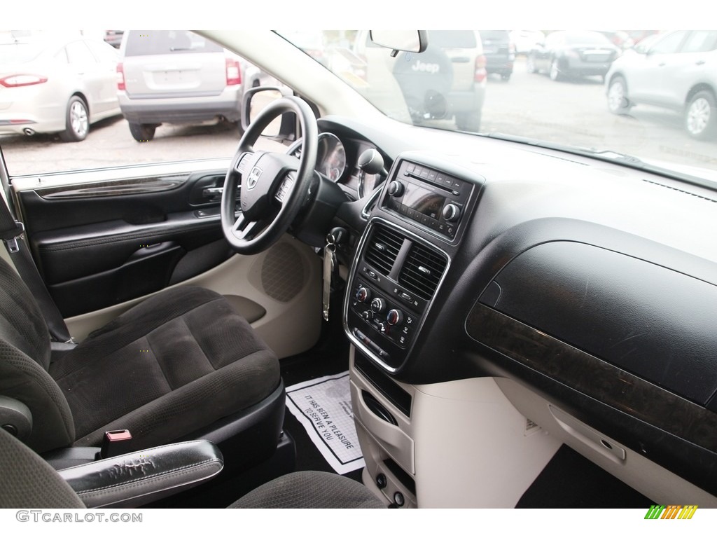 2016 Grand Caravan SE - Bright White / Black/Light Graystone photo #14