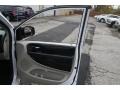 Bright White - Grand Caravan SE Photo No. 15