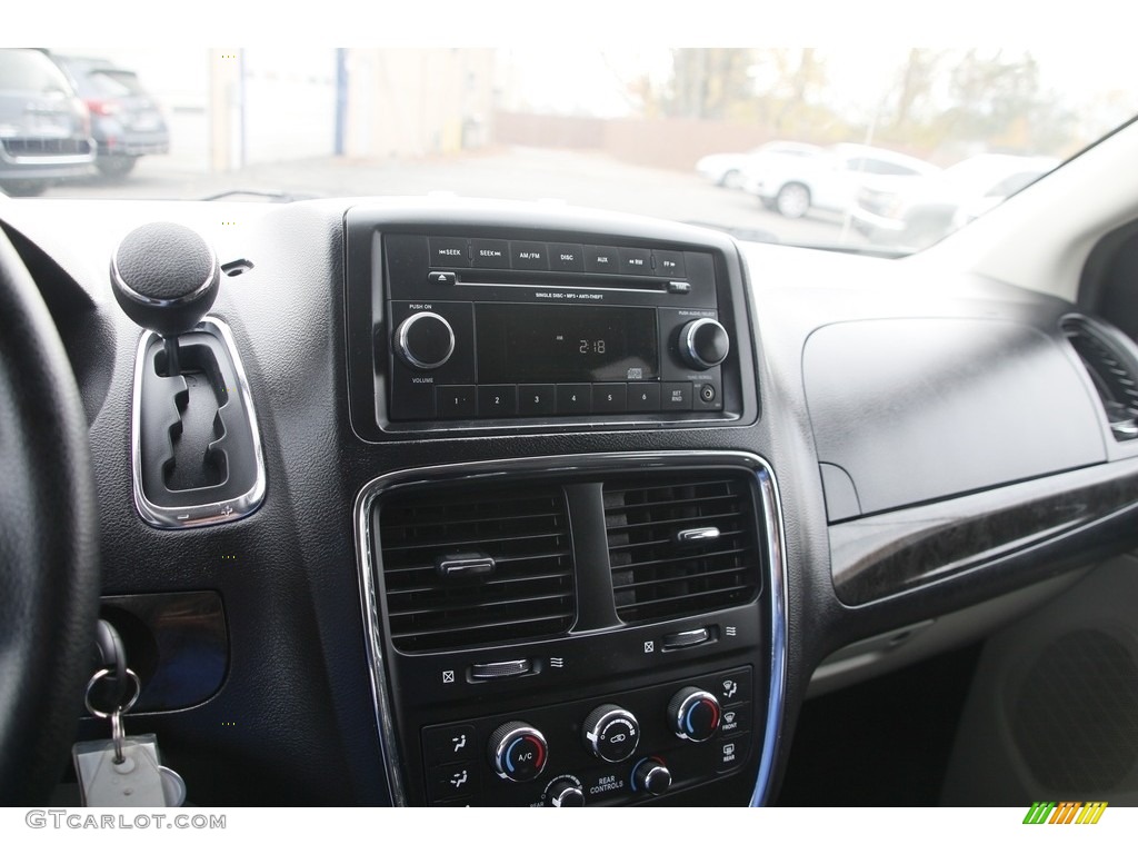 2016 Grand Caravan SE - Bright White / Black/Light Graystone photo #17