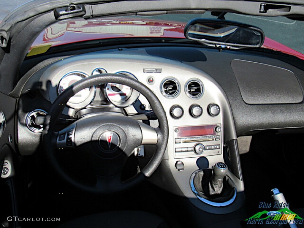 2008 Solstice Roadster - Aggressive Red / Ebony photo #12