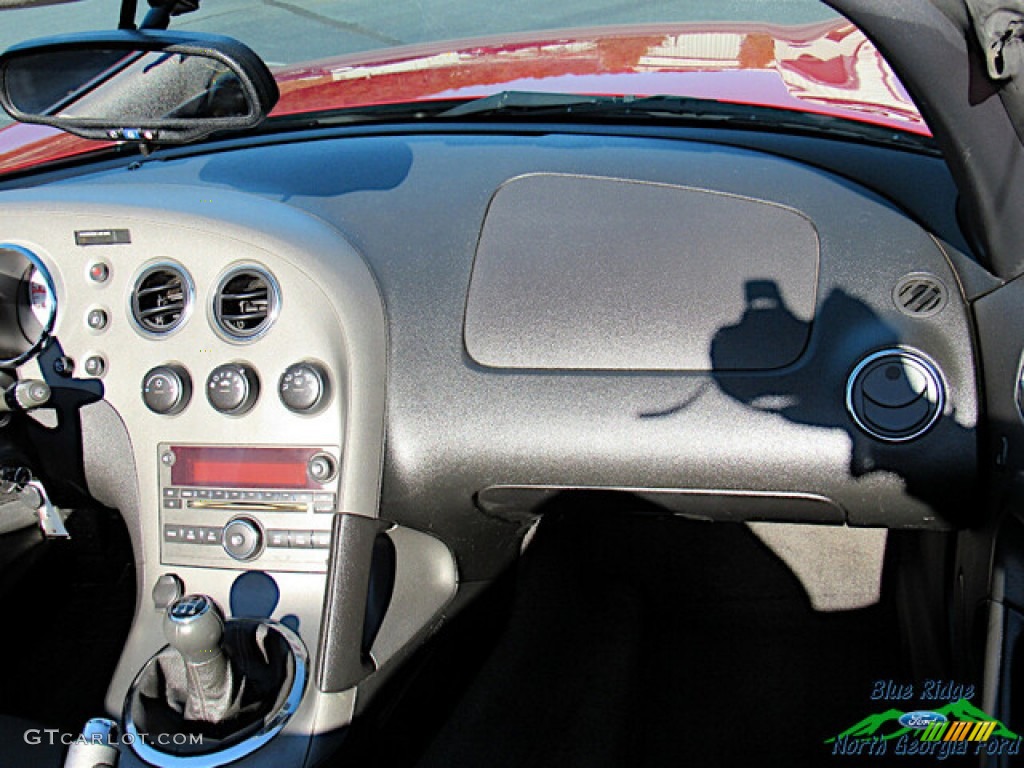 2008 Solstice Roadster - Aggressive Red / Ebony photo #13